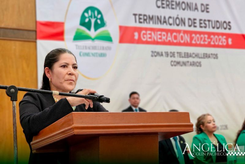 Apadrina la presidenta Angélica Colín Pacheco a graduados de diversas instituciones educativas